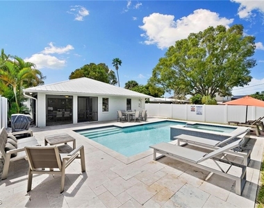521 102nd Avenue N - Photo Thumbnail 2