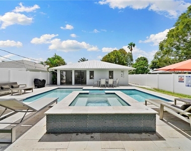 521 102nd Avenue N - Photo Thumbnail 3