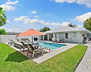 521 102nd Avenue N - Photo Thumbnail 1
