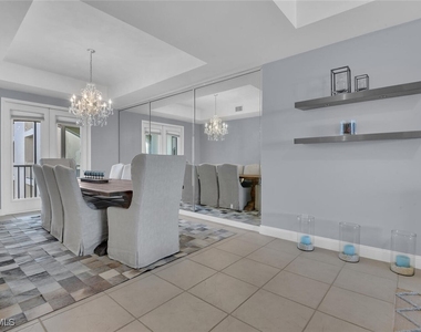2000 Royal Marco Way - Photo Thumbnail 9