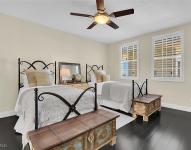 2000 Royal Marco Way - Photo Thumbnail 21