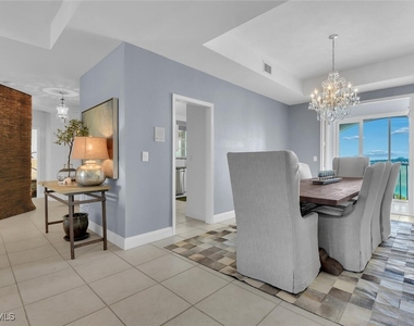 2000 Royal Marco Way - Photo Thumbnail 10