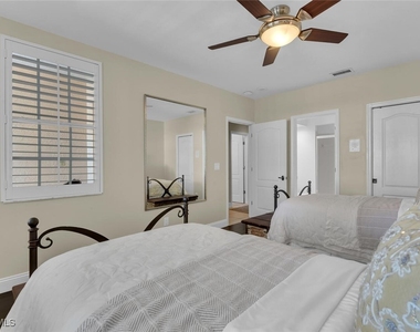 2000 Royal Marco Way - Photo Thumbnail 22
