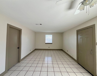 1042 W Village Court - Photo Thumbnail 7