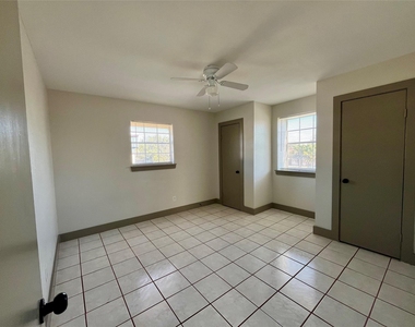 1042 W Village Court - Photo Thumbnail 21
