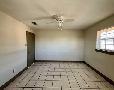 1042 W Village Court - Photo Thumbnail 23