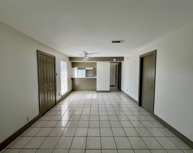 1042 W Village Court - Photo Thumbnail 8
