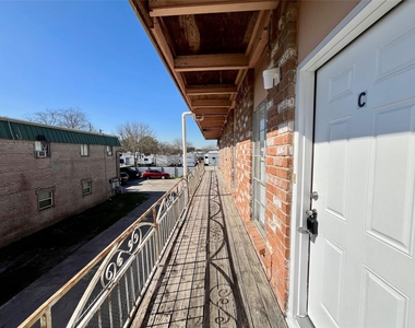 1042 W Village Court - Photo Thumbnail 4