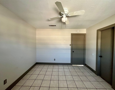 1042 W Village Court - Photo Thumbnail 15