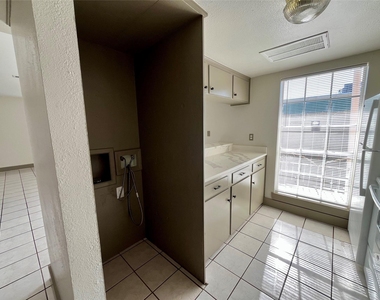 1042 W Village Court - Photo Thumbnail 12