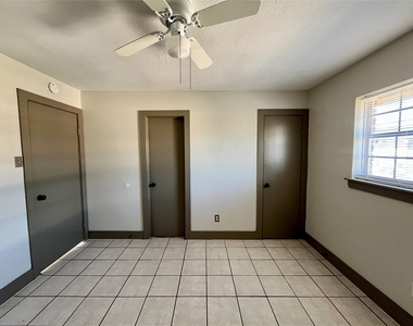 1042 W Village Court - Photo Thumbnail 16