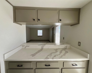 1042 W Village Court - Photo Thumbnail 11