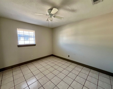1042 W Village Court - Photo Thumbnail 17