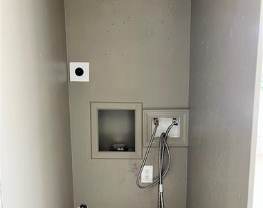 1042 W Village Court - Photo Thumbnail 13