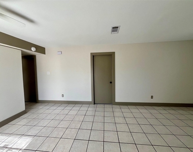 1042 W Village Court - Photo Thumbnail 6