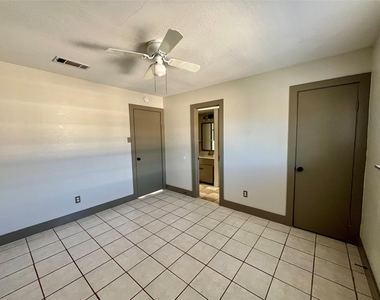 1042 W Village Court - Photo Thumbnail 18