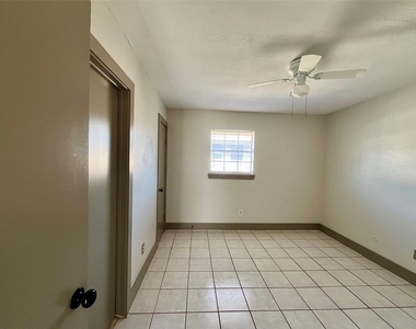 1042 W Village Court - Photo Thumbnail 14