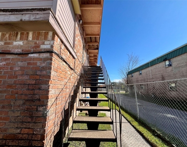 1042 W Village Court - Photo Thumbnail 3