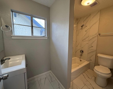 2501 Yoakum Boulevard - Photo Thumbnail 12