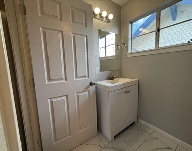 2501 Yoakum Boulevard - Photo Thumbnail 13