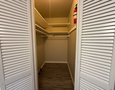 2501 Yoakum Boulevard - Photo Thumbnail 16