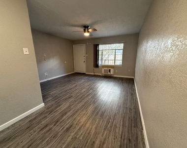 2501 Yoakum Boulevard - Photo Thumbnail 4