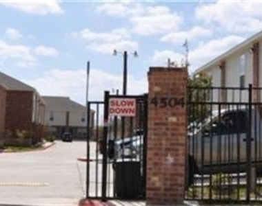 4504 College Main Street - Photo Thumbnail 4