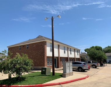 4504 College Main Street - Photo Thumbnail 2