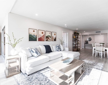 1125 W Peppertree Drive - Photo Thumbnail 3