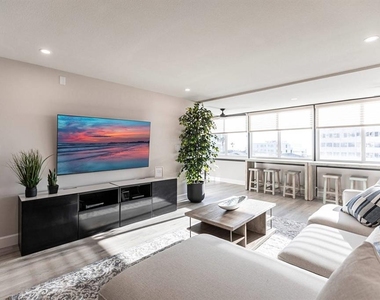 1125 W Peppertree Drive - Photo Thumbnail 4