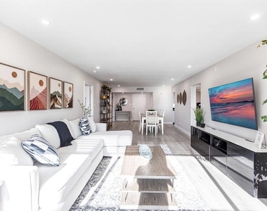 1125 W Peppertree Drive - Photo Thumbnail 2