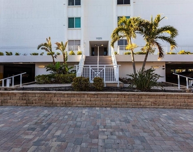1125 W Peppertree Drive - Photo Thumbnail 25