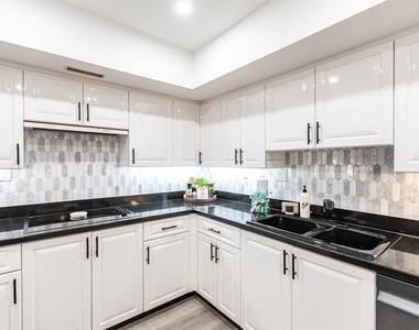 1125 W Peppertree Drive - Photo Thumbnail 12
