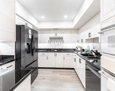 1125 W Peppertree Drive - Photo Thumbnail 10