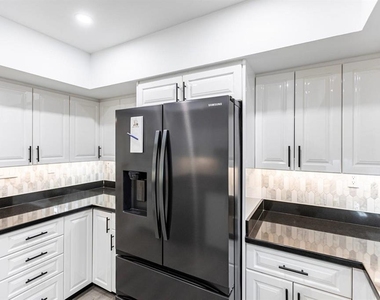 1125 W Peppertree Drive - Photo Thumbnail 11