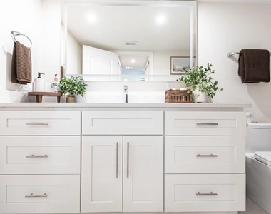 1125 W Peppertree Drive - Photo Thumbnail 17