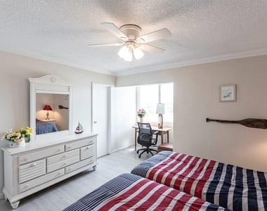 1125 W Peppertree Drive - Photo Thumbnail 17