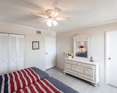 1125 W Peppertree Drive - Photo Thumbnail 16