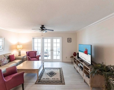 1125 W Peppertree Drive - Photo Thumbnail 4