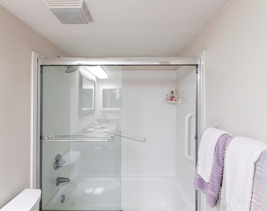 1125 W Peppertree Drive - Photo Thumbnail 14