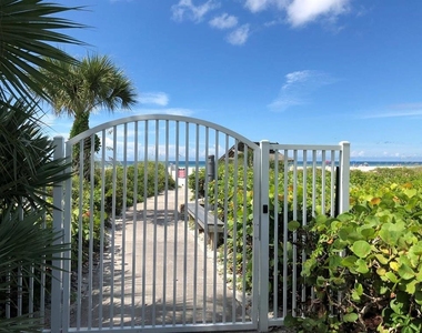 1125 W Peppertree Drive - Photo Thumbnail 22