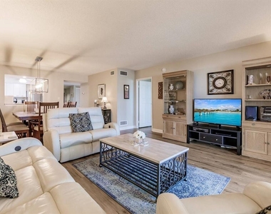 1125 W Peppertree Drive - Photo Thumbnail 3