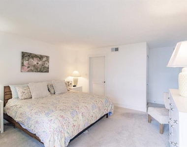 1055 W Peppertree Drive - Photo Thumbnail 13