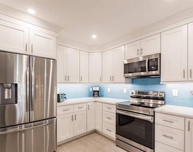 1055 W Peppertree Drive - Photo Thumbnail 8