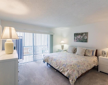 1055 W Peppertree Drive - Photo Thumbnail 14