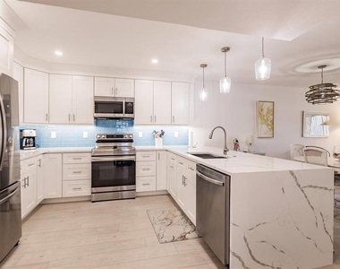 1055 W Peppertree Drive - Photo Thumbnail 10