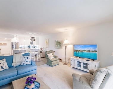 1055 W Peppertree Drive - Photo Thumbnail 1