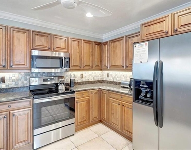 1125 W Peppertree Drive - Photo Thumbnail 9