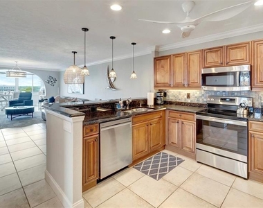 1125 W Peppertree Drive - Photo Thumbnail 8