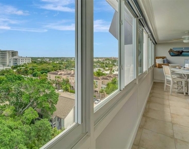 1125 W Peppertree Drive - Photo Thumbnail 13